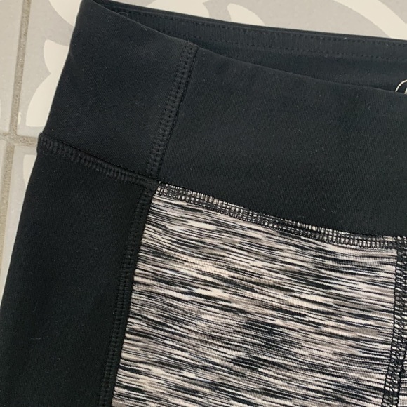 Sport Capris - 90 Degrees - Picture 5 of 8